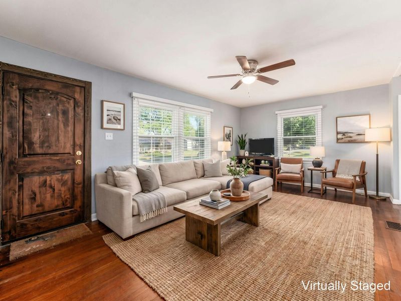386 Old Village Road, Columbus, OH 43228 Photo 4