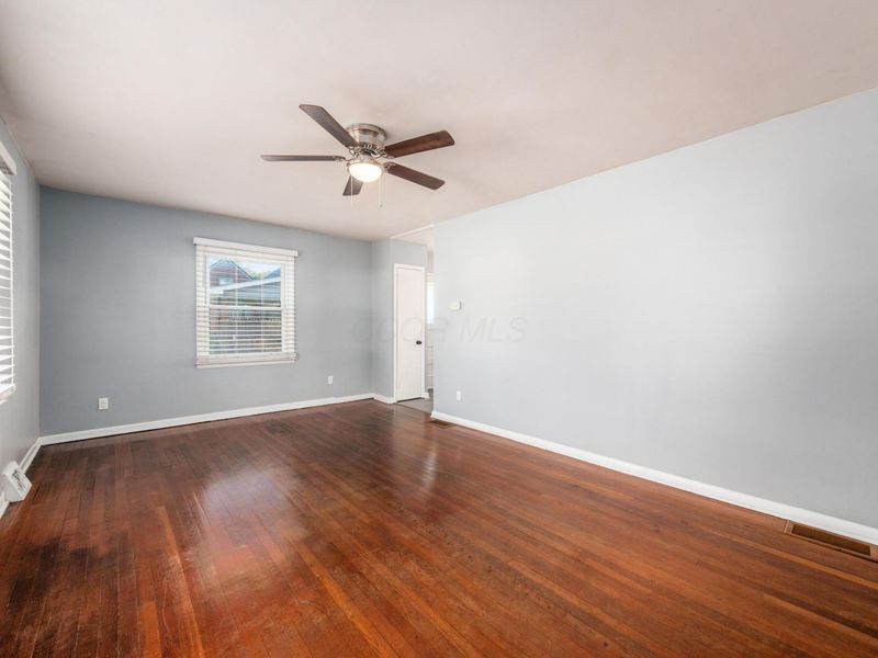 386 Old Village Road, Columbus, OH 43228 Photo 5