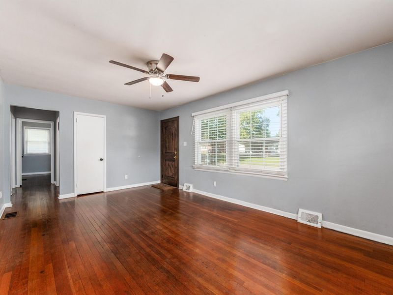 386 Old Village Road, Columbus, OH 43228 Photo 6