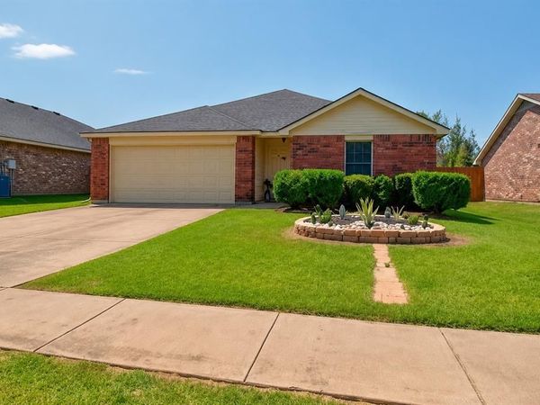 302 Quail Crossing Drive, Sanger, TX 76266