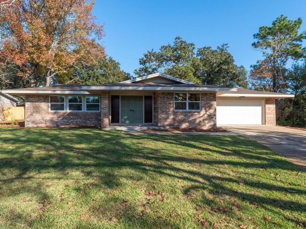 1 NE Stafford Circle, Fort Walton Beach, FL 32547