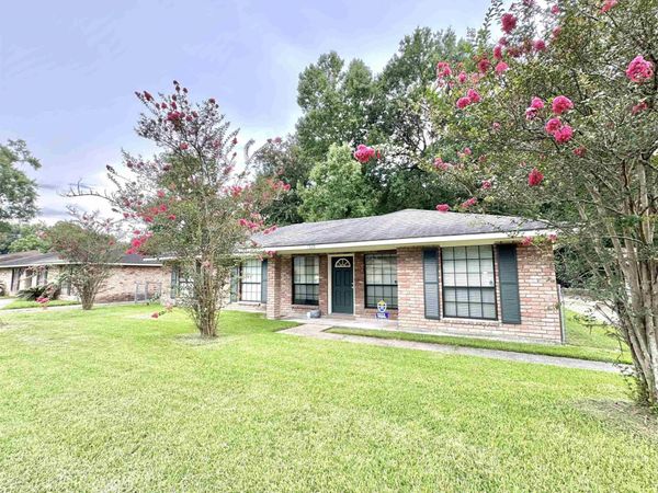 1323 Tamari Dr, Baton Rouge, LA 70815