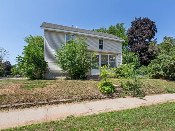 2306 4th Street , Eau Claire, WI 54703