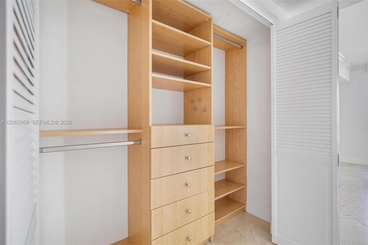 1800 N Bayshore Dr , Unit 2410, Miami, FL 33132 Photo