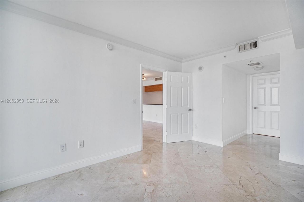 1800 N Bayshore Dr , Unit 2410, Miami, FL 33132 Photo