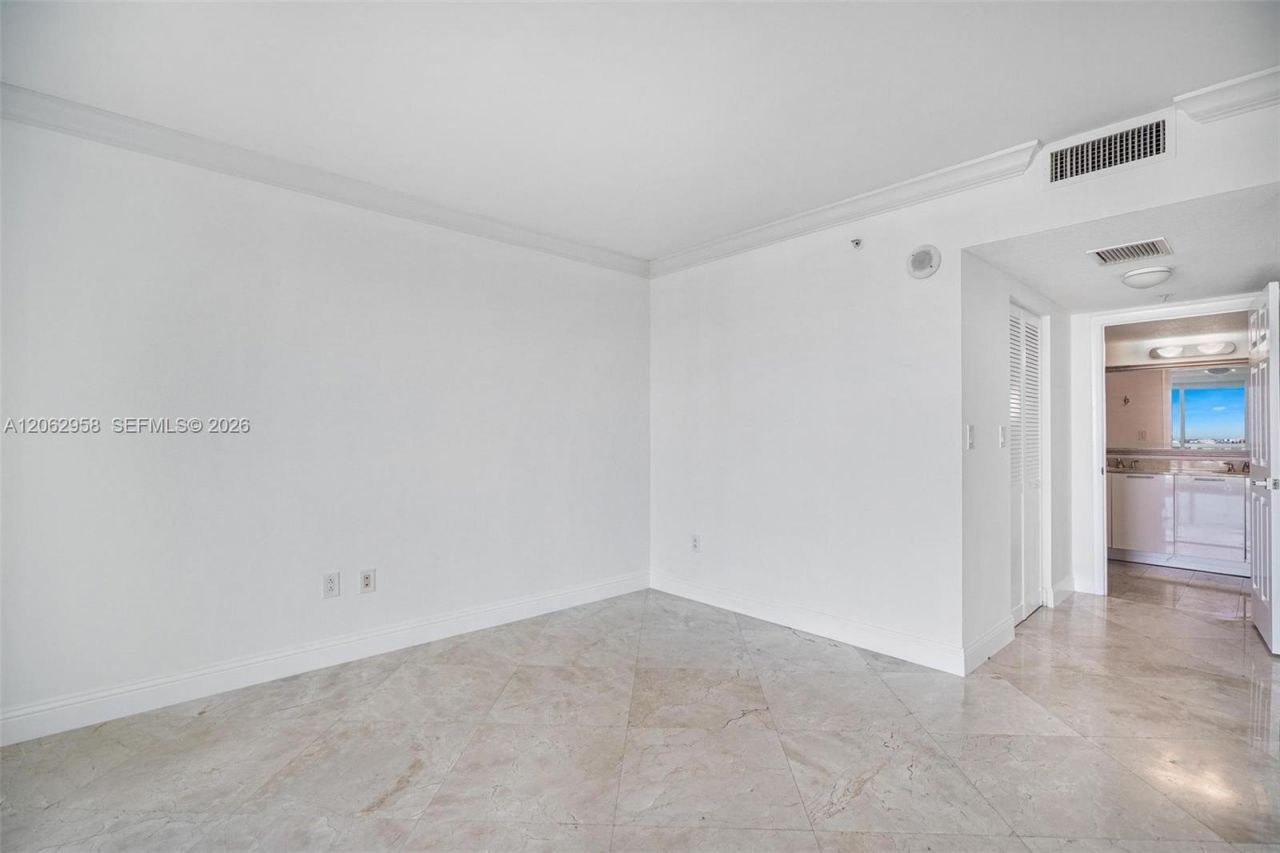 1800 N Bayshore Dr , Unit 2410, Miami, FL 33132 Photo