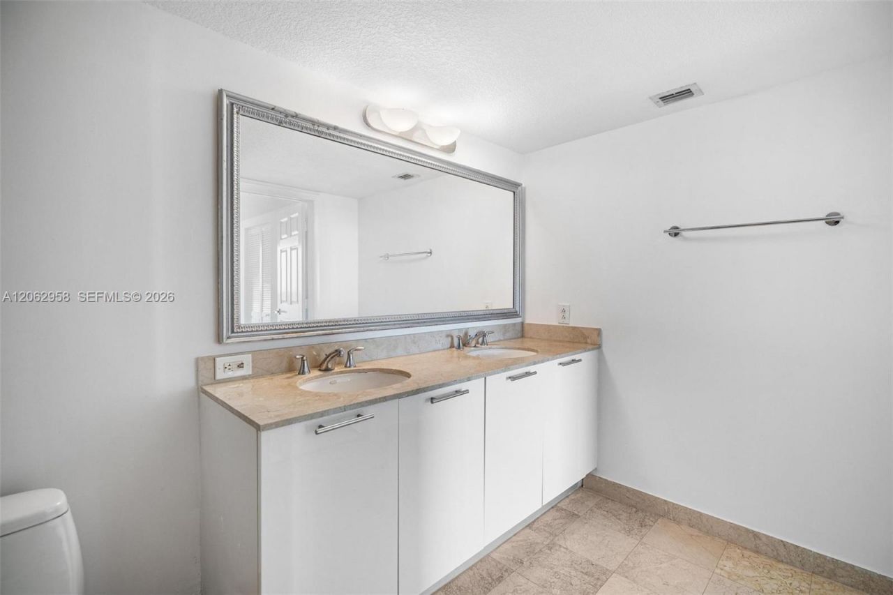 1800 N Bayshore Dr , Unit 2410, Miami, FL 33132 Photo