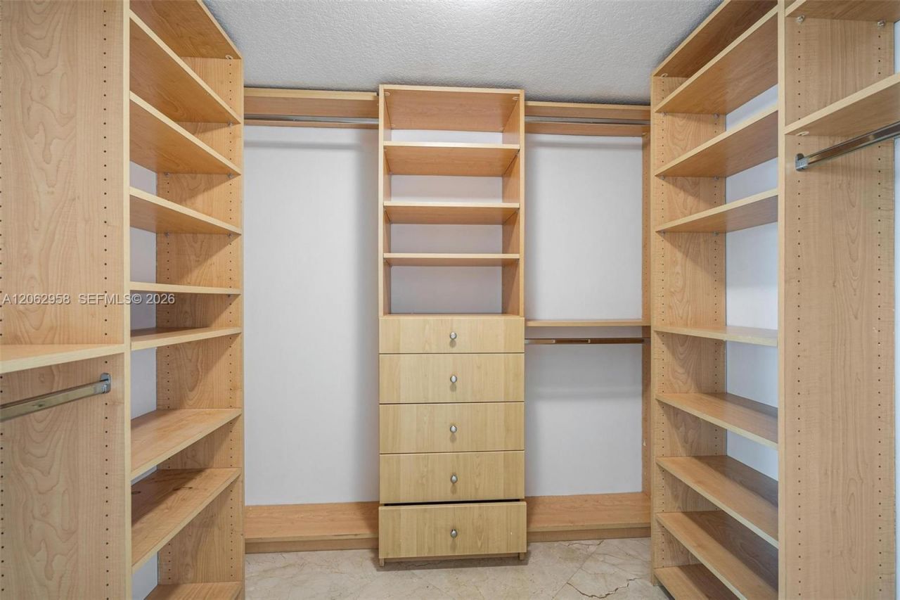 1800 N Bayshore Dr , Unit 2410, Miami, FL 33132 Photo