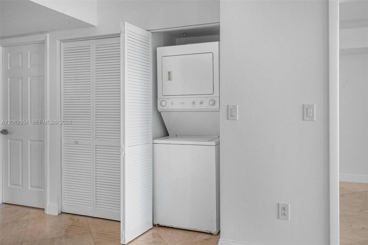 1800 N Bayshore Dr , Unit 2410, Miami, FL 33132 Photo