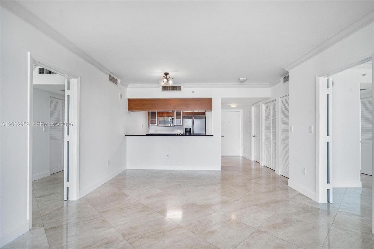 1800 N Bayshore Dr, Unit 2410, Miami, FL 33132 Photo