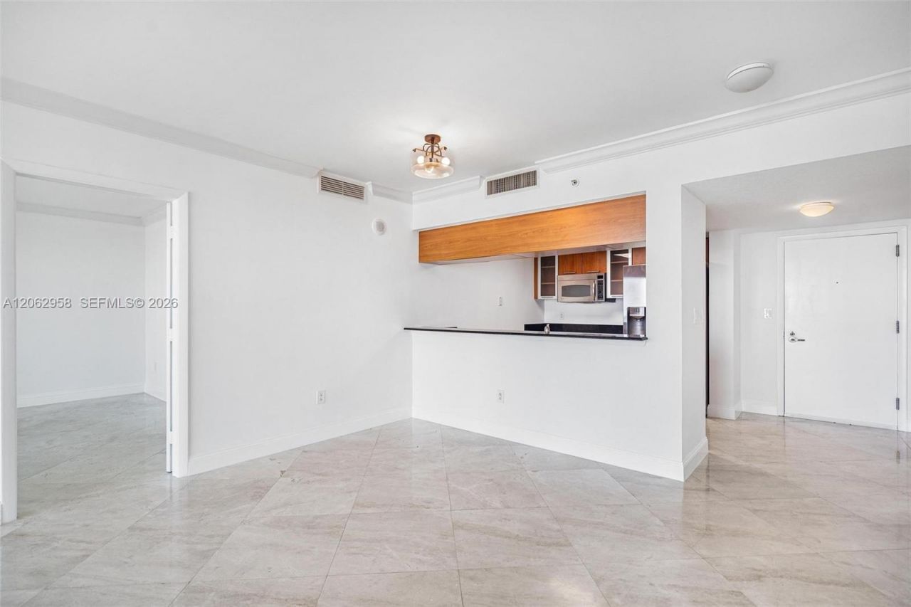 1800 N Bayshore Dr , Unit 2410, Miami, FL 33132 Photo