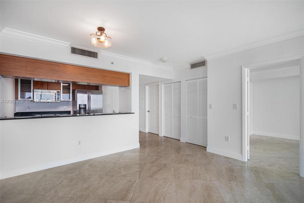 1800 N Bayshore Dr , Unit 2410, Miami, FL 33132 Photo
