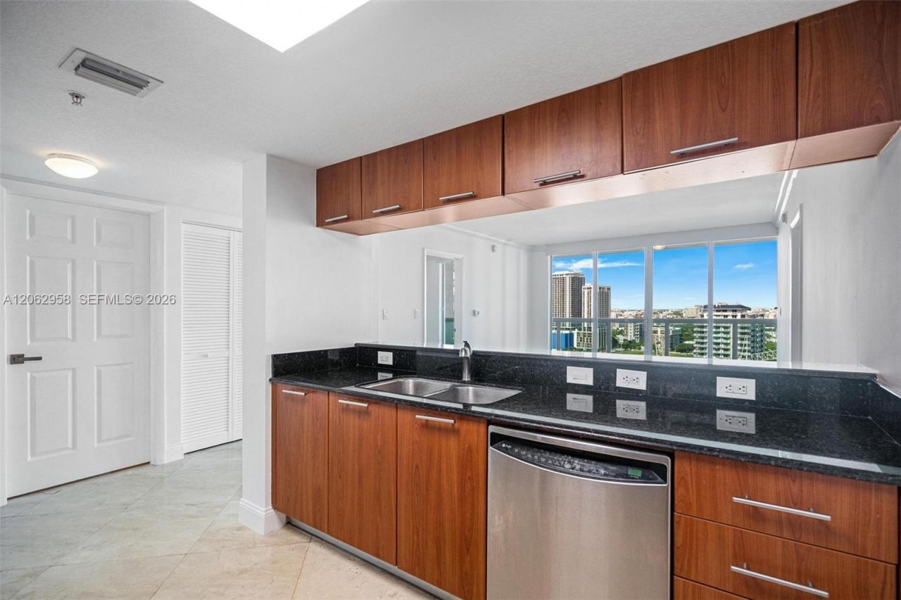 1800 N Bayshore Dr , Unit 2410, Miami, FL 33132 Photo