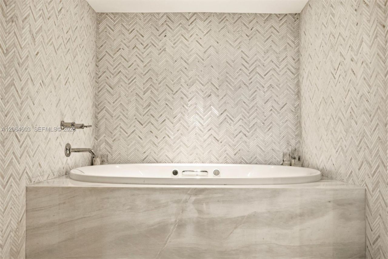 5600 Collins Ave, Unit 15S, Miami Beach, FL 33140 Photo