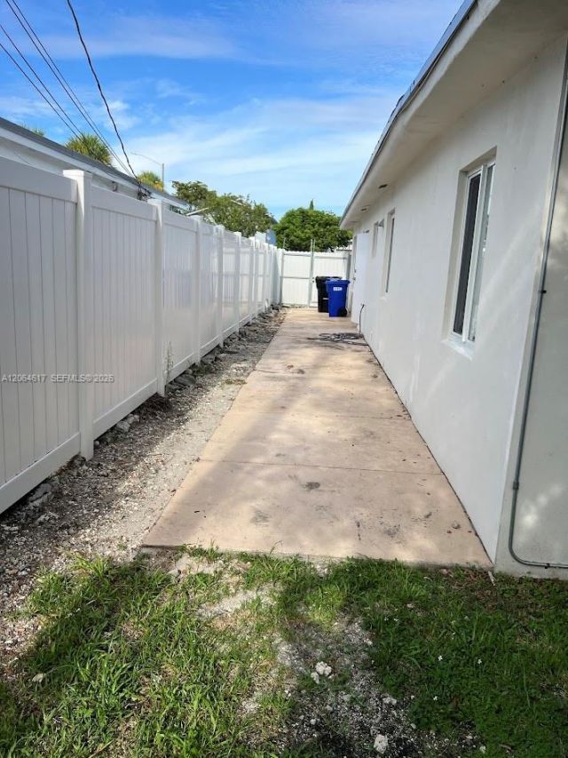 16982 NE 21st Ave, Unit 16982, North Miami Beach, FL 33162 Photo