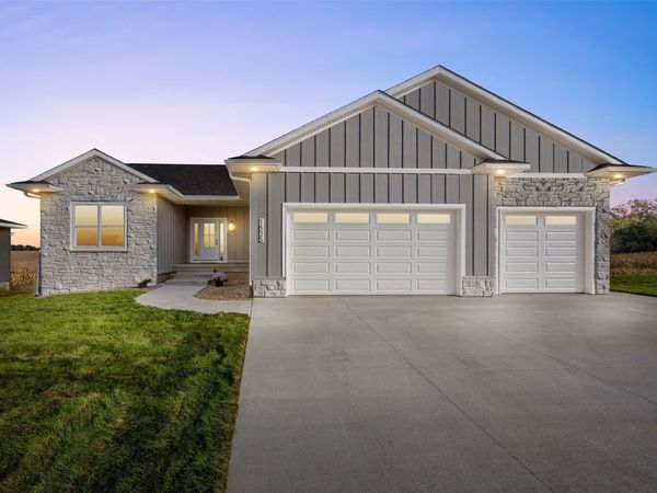 1525 3rd Street SW, Mt Vernon, IA 52314