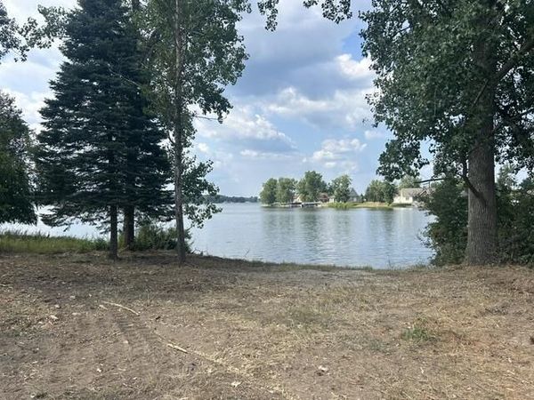 1002 Channel Drive W, Lake Isabella, MI 48893