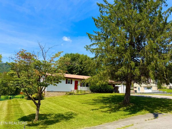 130 Griffith Lane, Jacksboro, TN 37757