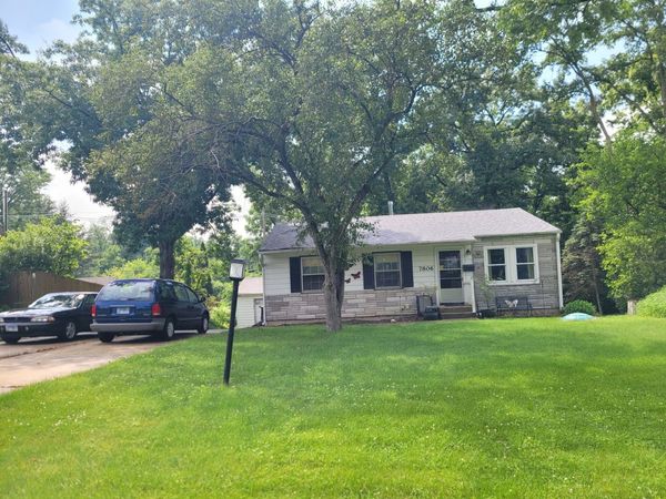 7806 WESTVIEW Street, Woodridge, IL 60517