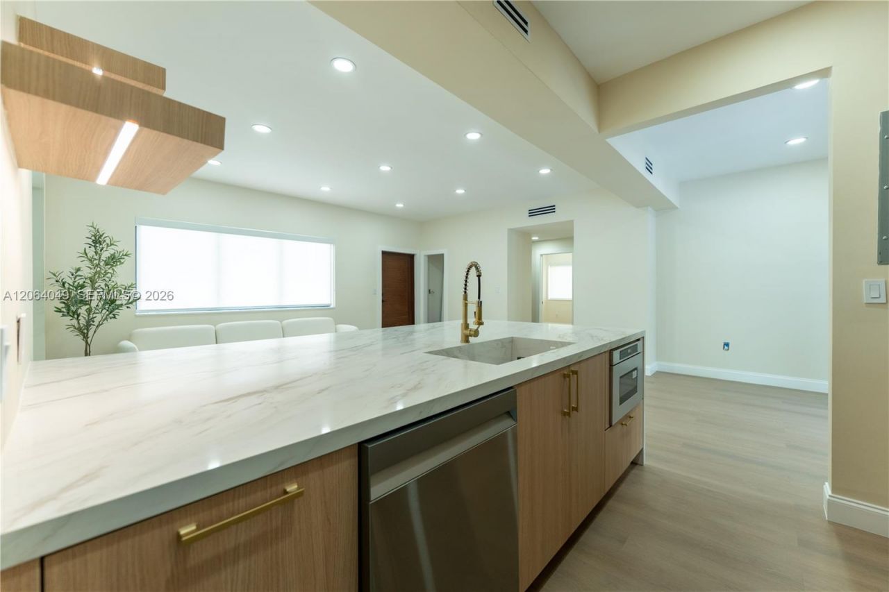 4144 Alton Rd , Unit 4144, Miami Beach, FL 33140 Photo