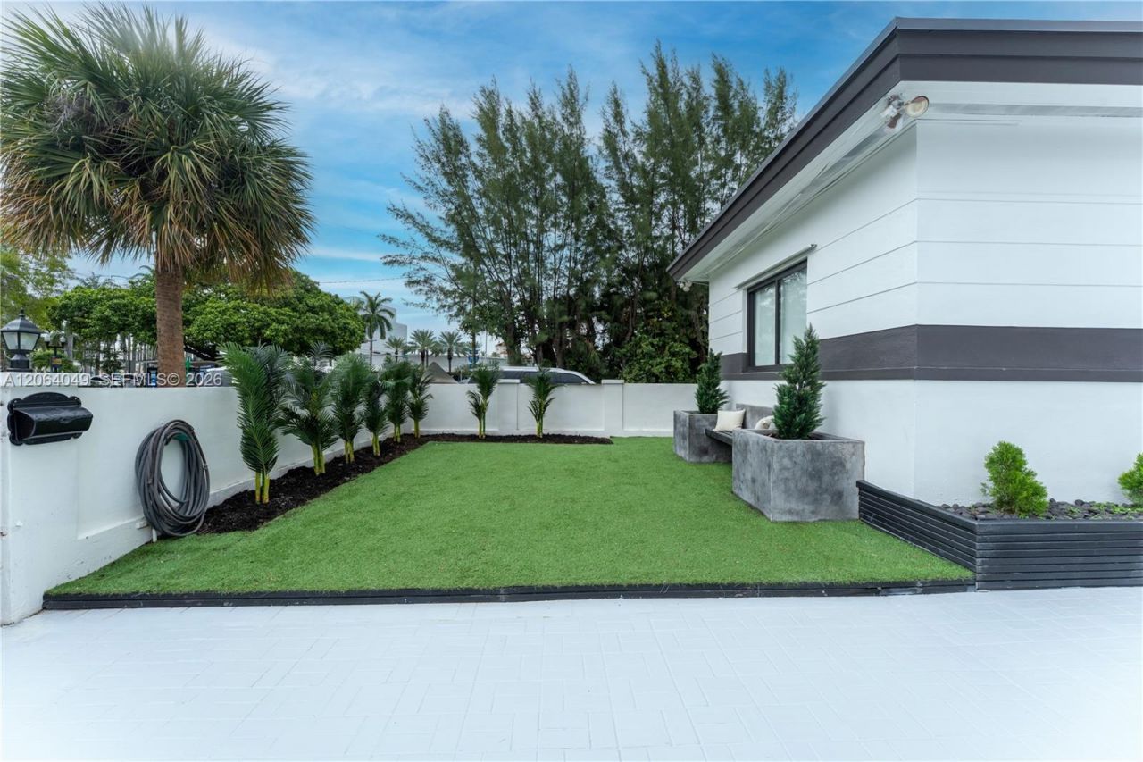 4144 Alton Rd , Unit 4144, Miami Beach, FL 33140 Photo