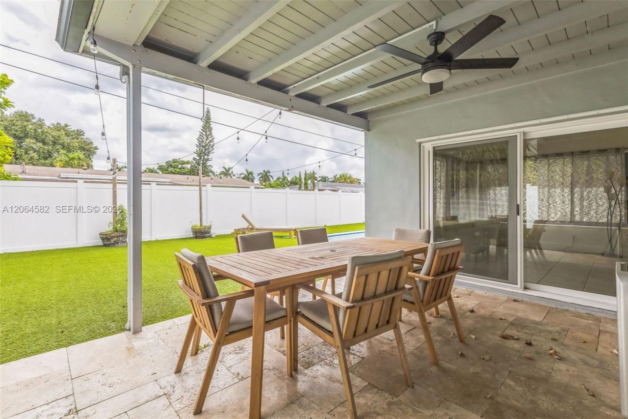6931 SW 2nd St , Pembroke Pines, FL 33023 Photo