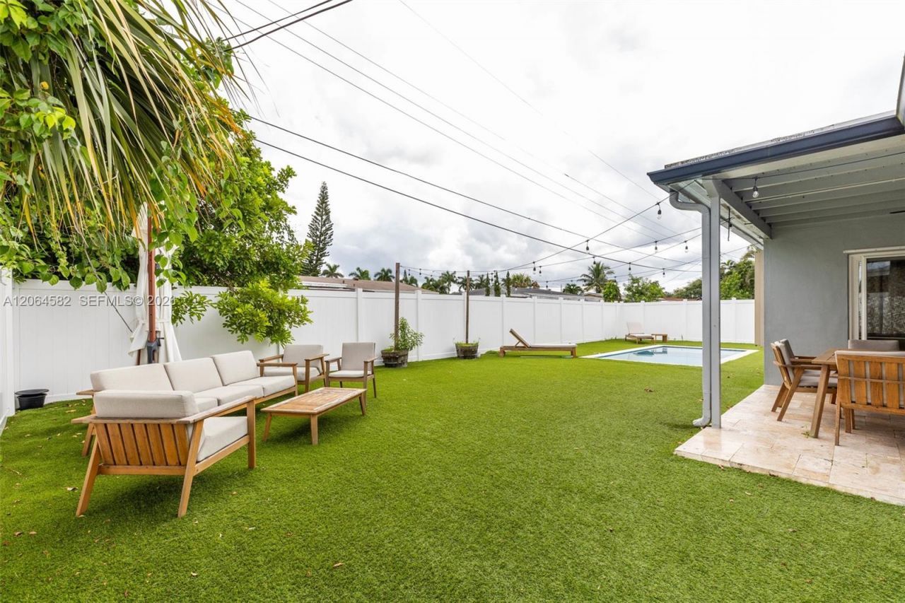 6931 SW 2nd St , Pembroke Pines, FL 33023 Photo
