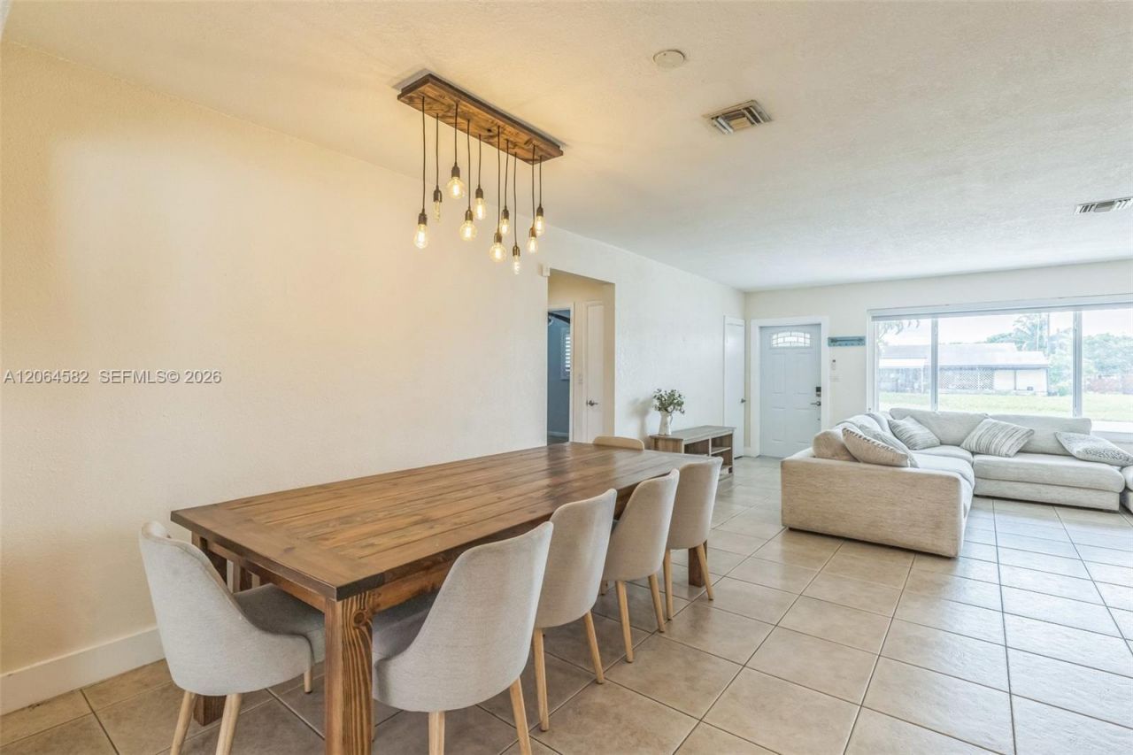 6931 SW 2nd St , Pembroke Pines, FL 33023 Photo