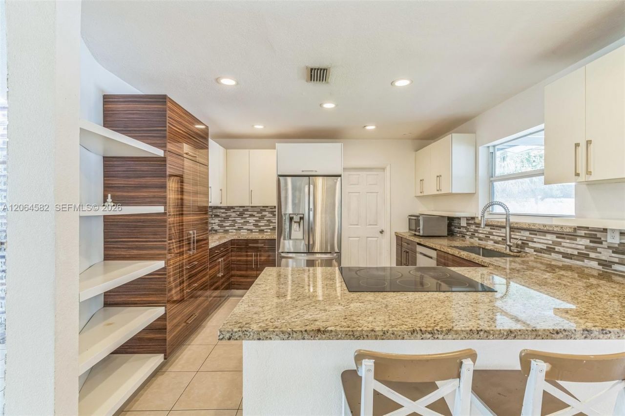 6931 SW 2nd St , Pembroke Pines, FL 33023 Photo