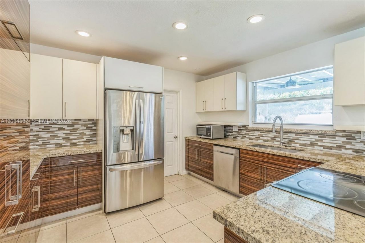 6931 SW 2nd St , Pembroke Pines, FL 33023 Photo