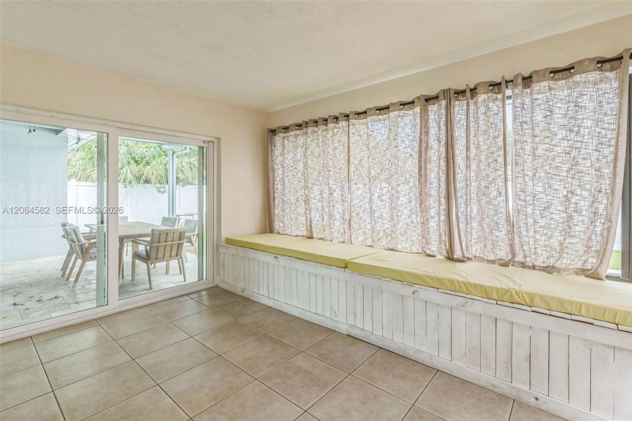 6931 SW 2nd St , Pembroke Pines, FL 33023 Photo