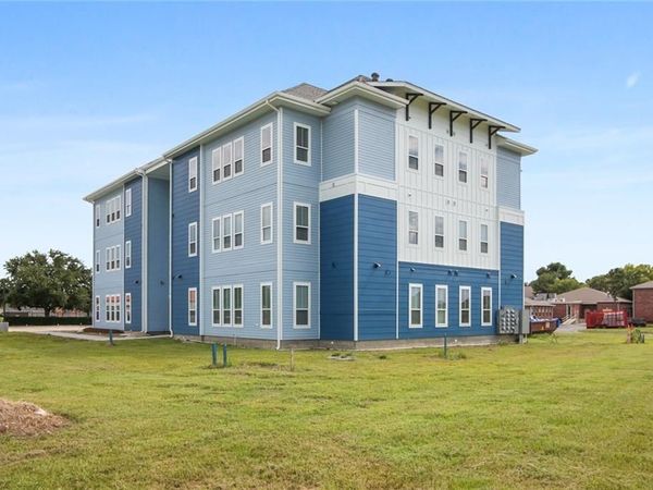 400 COCONUT BEACH Boulevard , Unit 201, Kenner, LA 70065