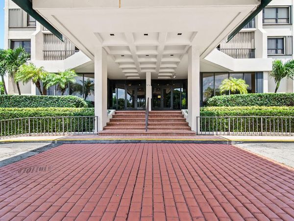 5600 N Flagler Drive, Unit 2202, West Palm Beach, FL 33407