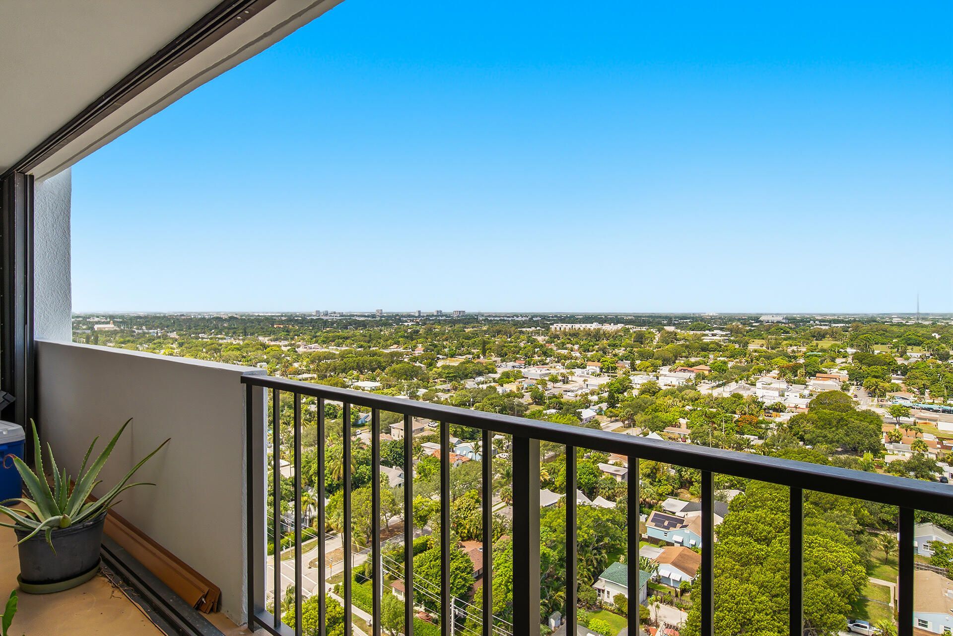 5600 N Flagler Drive, Unit 2202, West Palm Beach, FL 33407 Photo