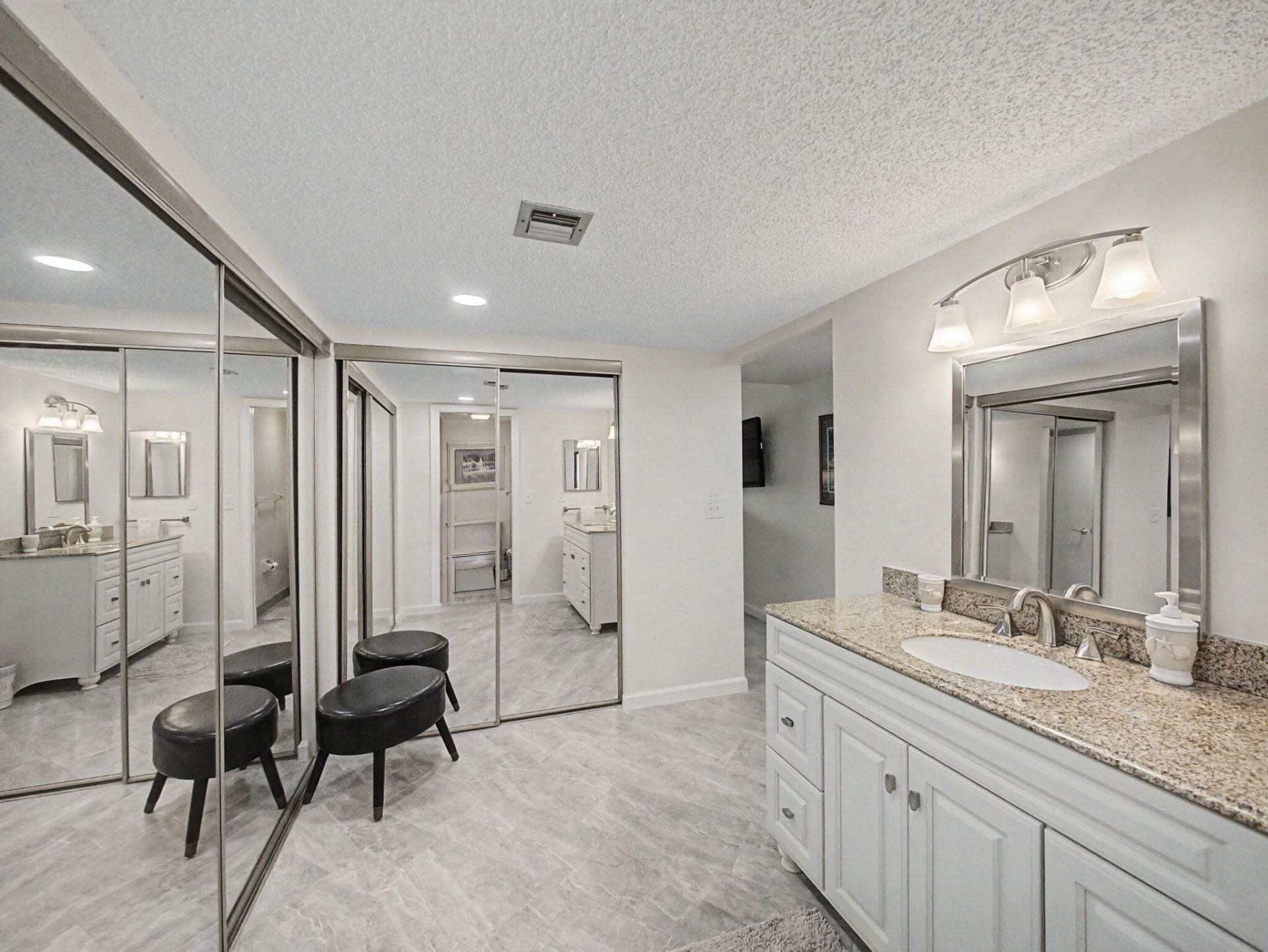 5132 SE Club Way, Unit 202, Stuart, FL 34997 Photo