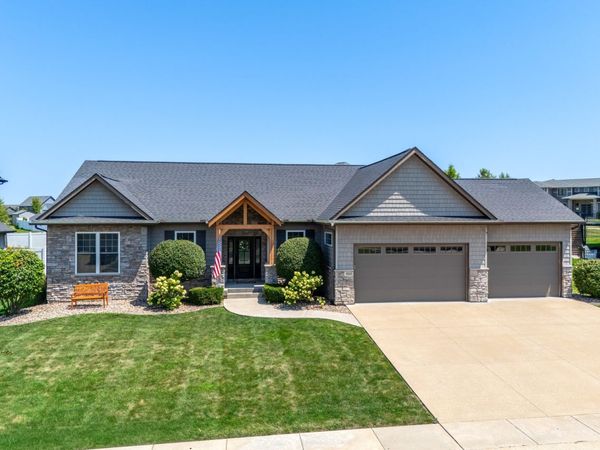 5511 Willmeyer Drive , Bettendorf, IA 52722
