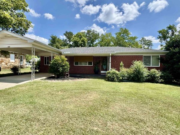 37 College Drive, Melbourne, AR 72556
