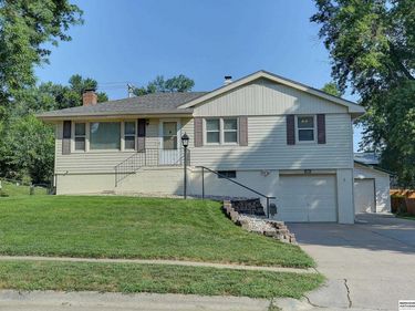 8616 Grover Street, Omaha, NE 68124