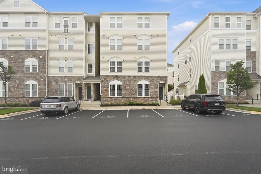24682 Byrne Meadow Square , Unit 5-104, Aldie, VA 20105 Main Photo