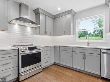 886 SACKETTSFORD ROAD, IVYLAND, PA 18974