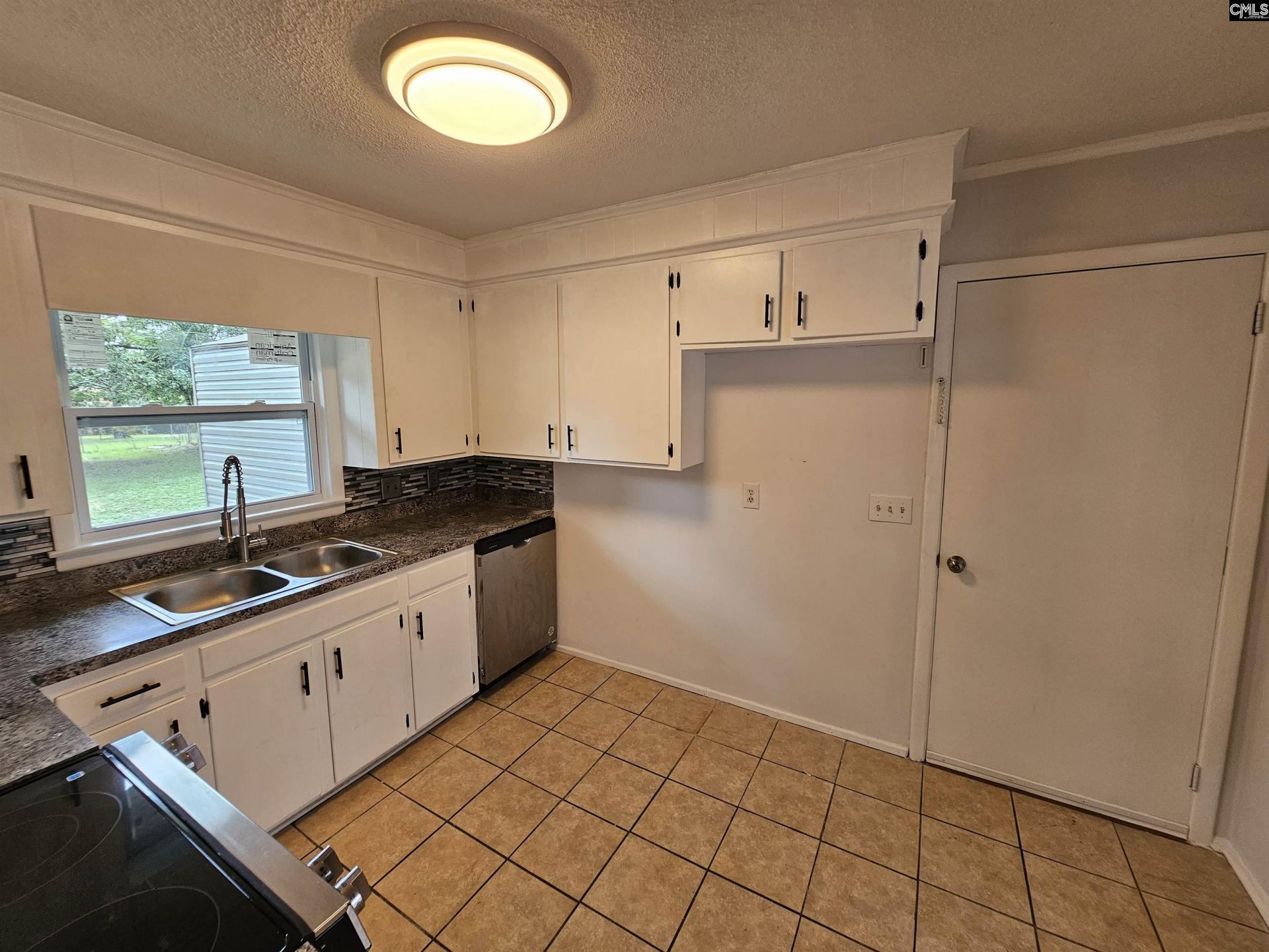 8220 Hunt Club Road  Photo 11