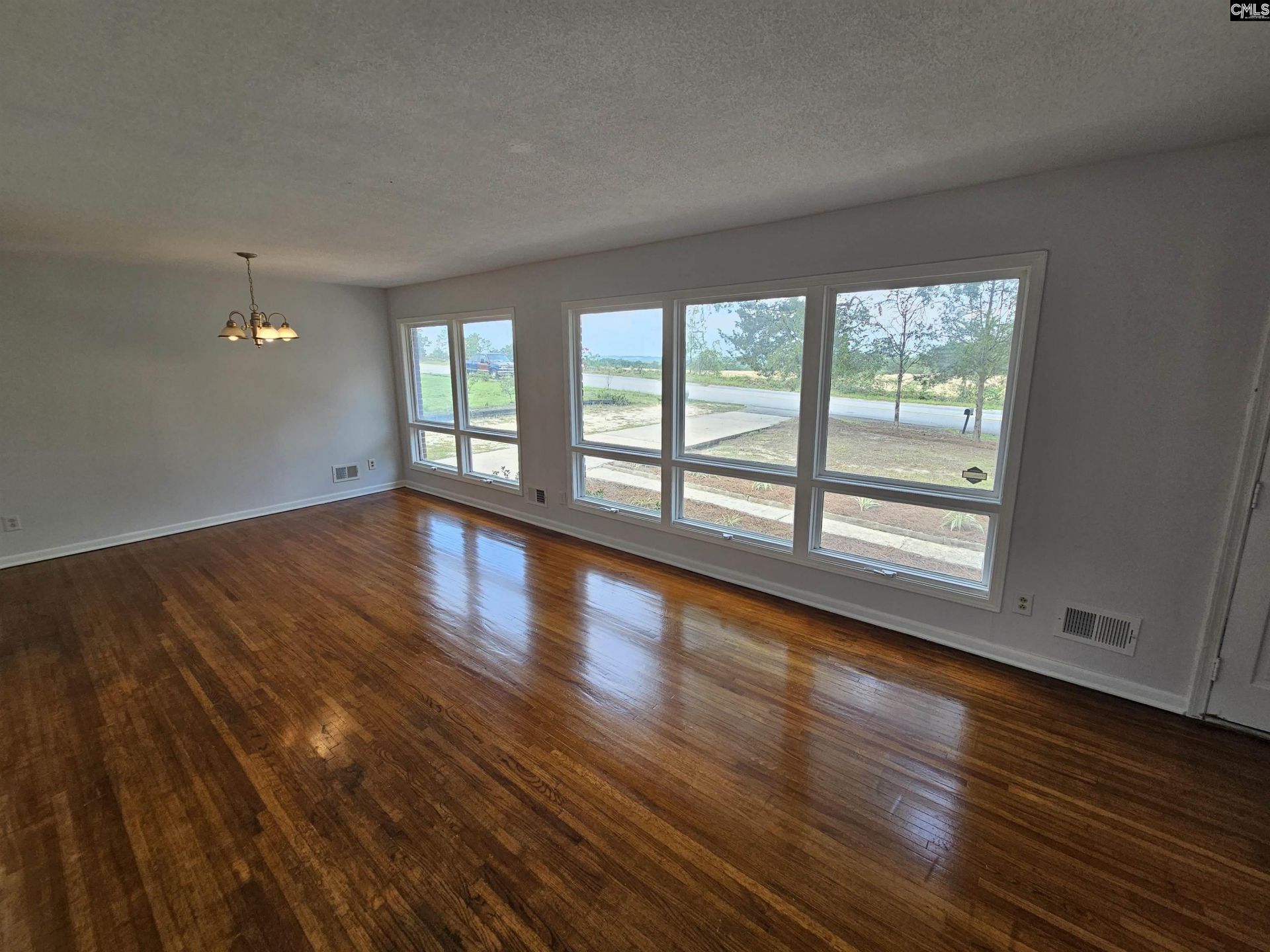 8220 Hunt Club Road  Photo 5