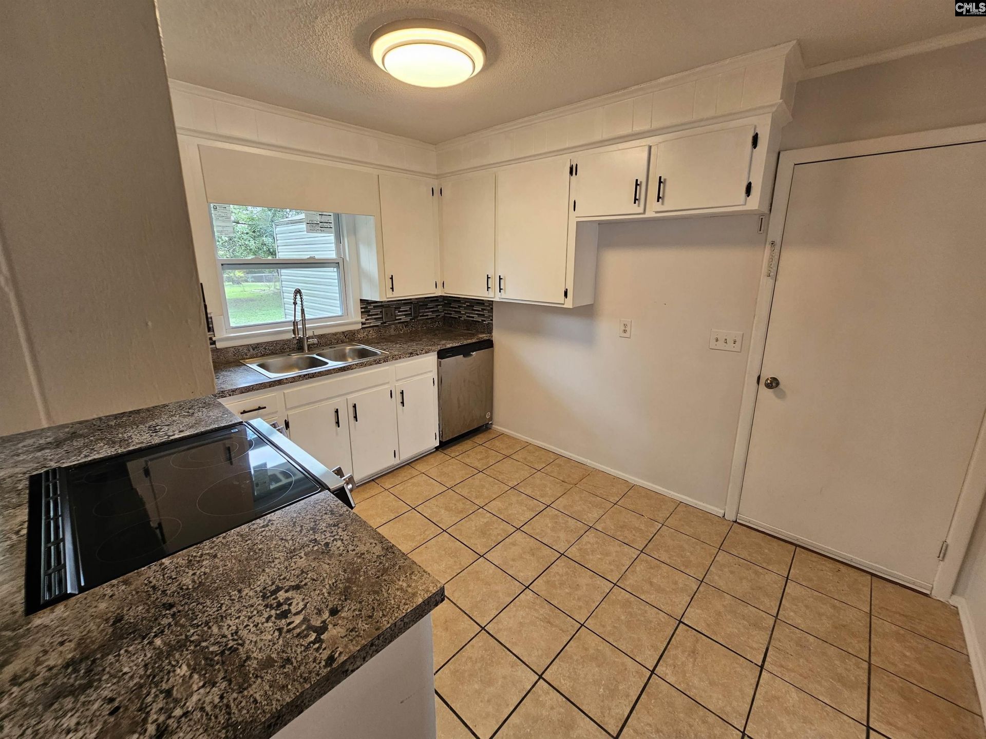 8220 Hunt Club Road  Photo 8