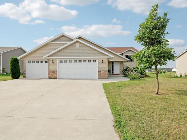1108 Mulberry Avenue NE, Montgomery, MN 56069