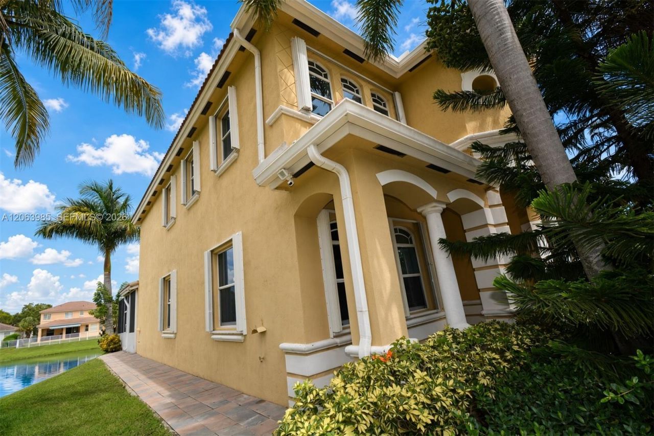 8765 SW 208th St, Cutler Bay, FL 33189 Photo