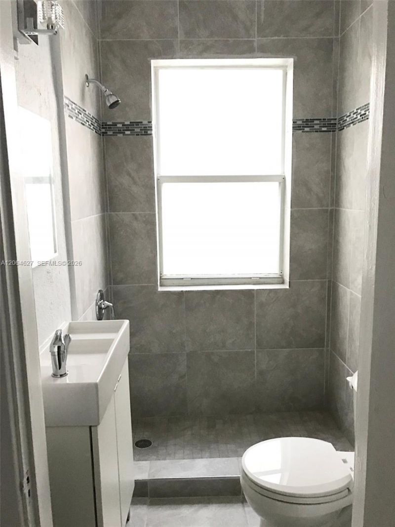 124 Mendoza Ave, Unit 8A, Coral Gables, FL 33134 Photo