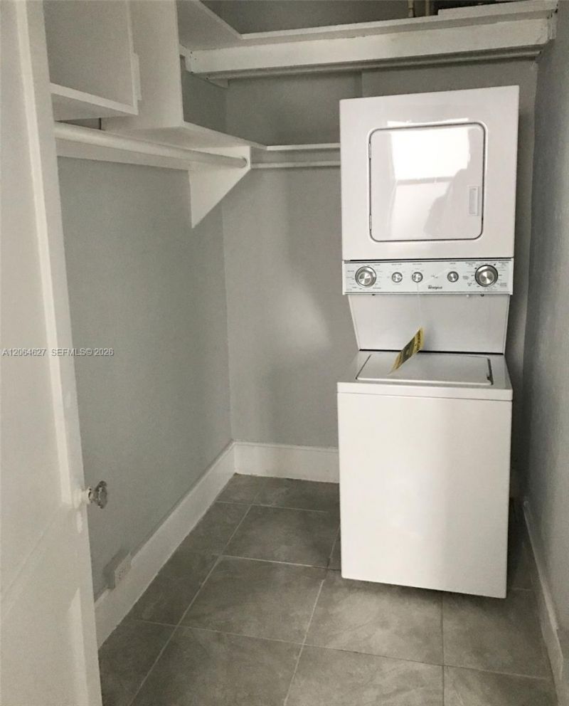 124 Mendoza Ave, Unit 8A, Coral Gables, FL 33134 Photo