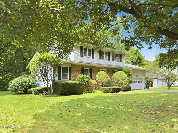 4 Laurel Drive, Loudonville, NY 12211