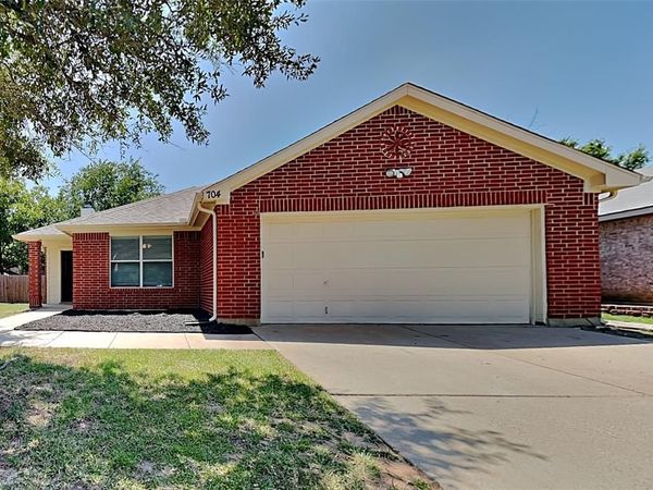 704 Flamingo Drive, Saginaw, TX 76131