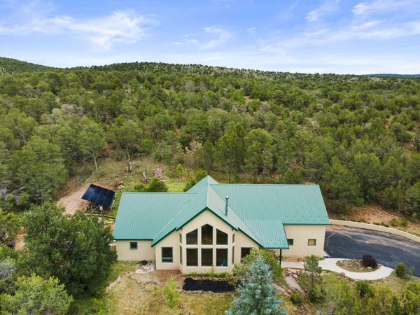 10 Howlin Wolf Trail , Tijeras, NM 87059